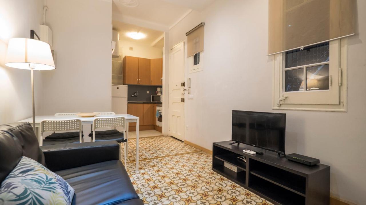 Apartamento De 3 Dormitorios Barcelona Exterior photo